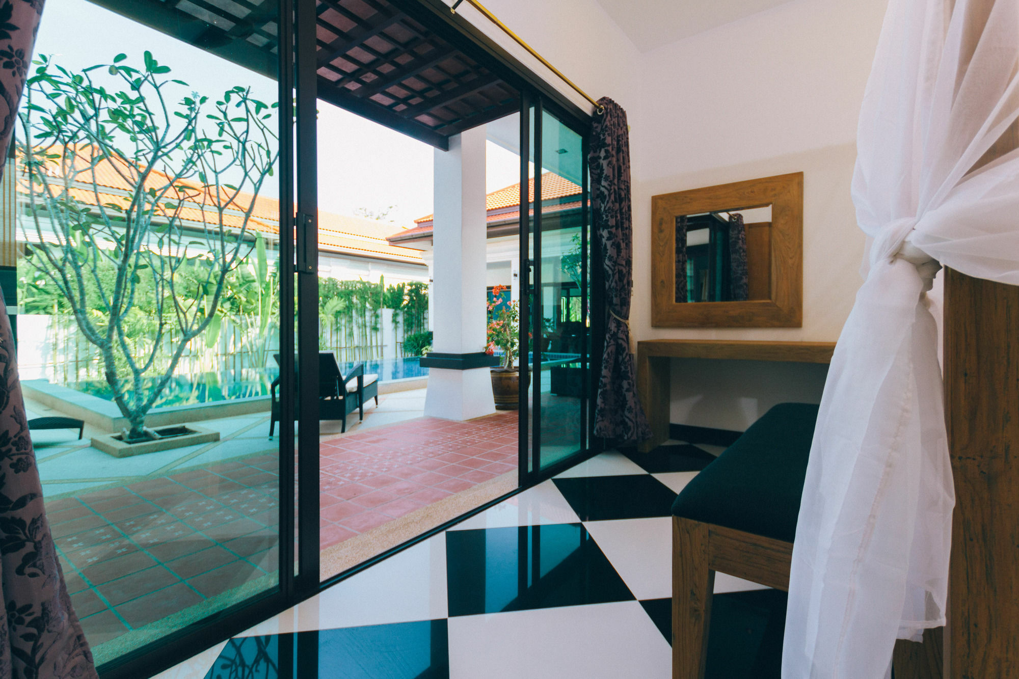 Jewels Villas Phuket Surin Beach  Exterior foto
